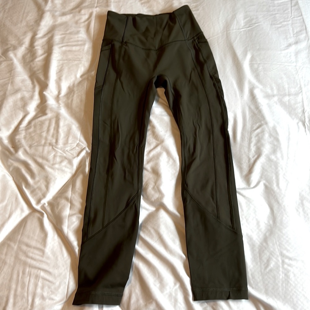 Lululemon Compression Leggings Size 2 with pockets